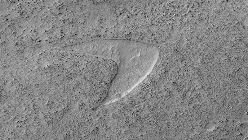 Illustration for article titled Spectacular New Crater Discovered on Mars